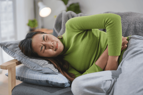 CBD para dor menstrual: Benefícios e como utilizar com segurança para cólicas.