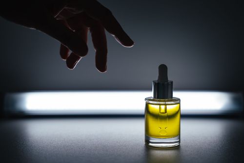 Anvisa proíbe óleo de cannabis da marca Leve CDB por falta de autorização sanitária