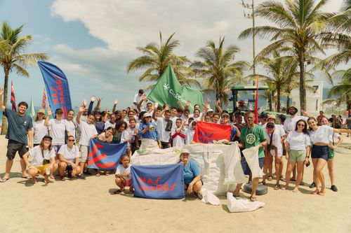 Click Cannabis por um mar limpo: 130 voluntários retiram 113kg de resíduos do Arpoador