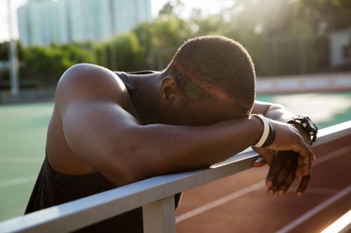 O papel do sono na performance esportiva: Como o CBD pode ajudar atletas a dormirem melhor
