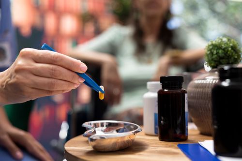 Microdosagem de Cannabis: Uma nova fronteira na terapia com fitocanabinoides