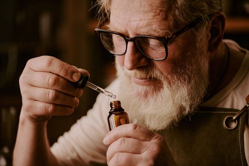 Como a Cannabis Medicinal pode melhorar a qualidade de vida dos idosos
