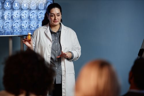 O papel da educação na ampliação do acesso à cannabis medicinal